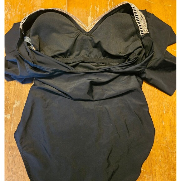 Size Medium One Piece Swimsuit New w/ Tags Black w/built in Bra Blooming Jelly - Picture 6 of 6